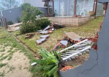 Levantamento aponta danos em 40 imóveis após tsunami em Jaguaruna