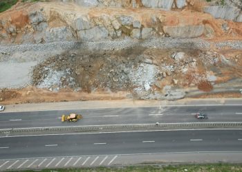 Detonação de rochas altera trânsito na BR-101 nesta quarta-feira