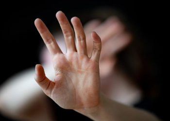 Jovem mantida em cativeiro pelo ex-namorado é libertada em Imbituba