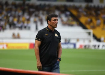 Zé Ricardo reclama de arbitragem e Criciúma vai pedir VAR contra o JEC