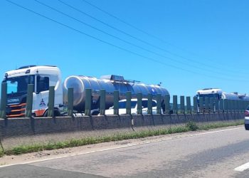 Trânsito intenso e com filas quilométricas no trecho sul