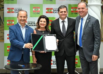 Governador Jorginho Mello dá posse a novos secretários de Estado