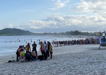 Homem é resgatado inconsciente após pular de costão na Praia da Ferrugem