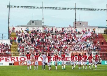 Império Vermelho quer mudanças no Hercílio e pede demissão do diretor de futebol