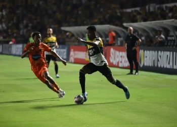 Jogando em casa, Criciúma sofre gol nos acréscimos e fica no empate com o Santa Catarina