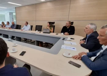 Reunião define prazo para consórcio assumir gestão do aeroporto Humberto Ghizzo Bortoluzzi