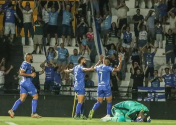 Técnico do Caravaggio comemora vitória diante do Tigre