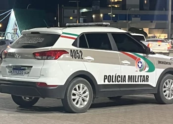 Pai queima rosto do filho de nove meses com cigarro durante briga com a esposa