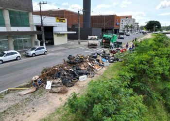 Mutirão retira 22 toneladas de lixo das margens de rio