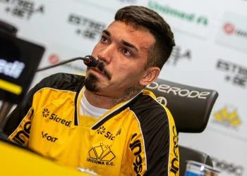 Gui Lobo se emociona em sua apresentação no Tigre