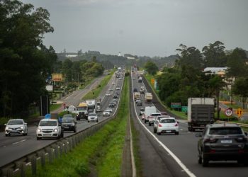 Mais de 800 mil veículos devem trafegar na BR-101 durante o feriado de Páscoa