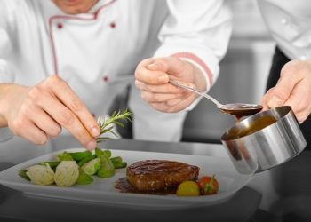 Empresária é condenada em R$ 15 mil por chamar chef de cozinha de ‘ladrão’