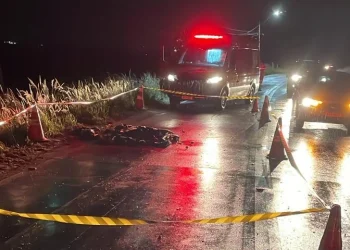 Motociclista morre após colisão contra caminhão na SC-370