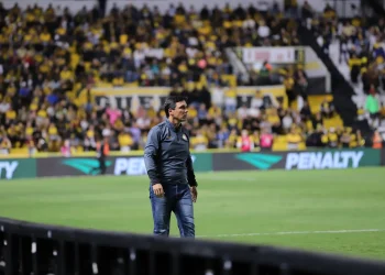 Zé Ricardo comemora vitória e segue confiante para jogo de volta na Copa do Brasil