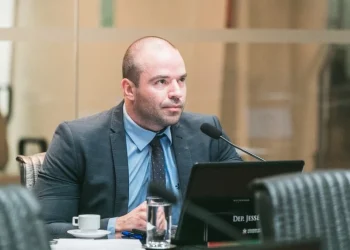 Jessé Lopes propõe PL para proibir práticas de nudismo a céu aberto em SC