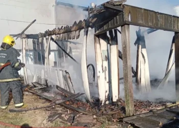 Irmãos são vítimas de incêndio em residência e um deles não sobrevive