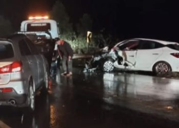 Acidente deixa condutora ferida e presa às ferragens na SC-390