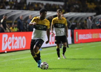 Penúltimo na tabela, Criciúma visita o lanterna Paysandu