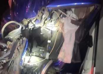 Caminhoneiro fica ferido em acidente na BR-101 em Içara