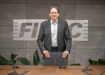 Presidente da Fiesc cumpre agenda no Sul de SC e debate futuro da economia global