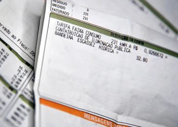 Bandeira vermelha deixa conta de luz mais cara para os brasileiros