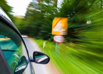 Motorista embriagado é flagrado fazendo manobras perigosas