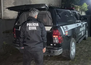 Orleans: dupla é presa em flagrante por tráfico de drogas