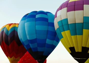 Anac propõe novas regras para regulamentar balonismo comercial no Brasil