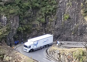 Problema em caminhão bloqueia a Serra do Rio do Rastro