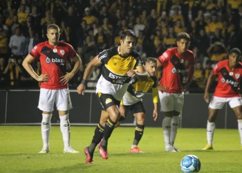 Números mostram equilíbrio em duelos entre Criciúma e Atlético Goianiense