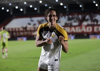 Nicolas marca e Criciúma vence o Atlético Goianiense