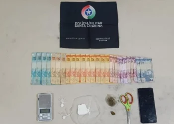 jovem é detido com maconha e cocaína