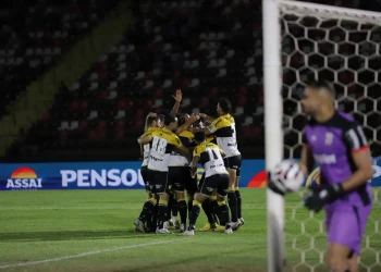 Criciúma vence o Botafogo e se aproxima do G4