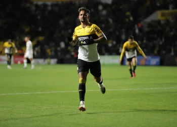 Criciúma chega a quarta vitória consecutiva na Série B