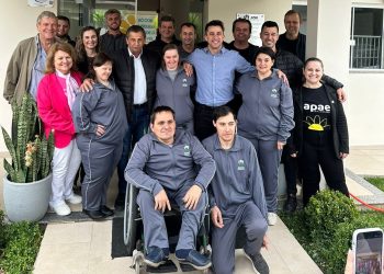 Júlio Garcia visita APAE de São Ludgero e se compromete a apoiar projeto de Equoterapia