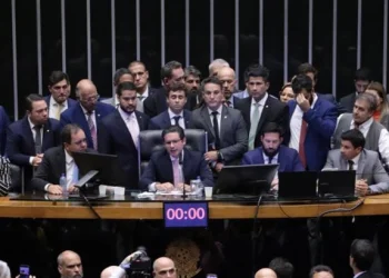 Jorginho Mello critica pedido de suspensão de parlamentares catarinenses