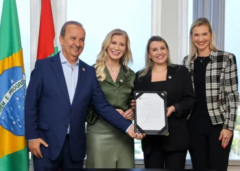 Nova secretária adjunta de Estado da Educação é empossada em SC