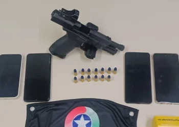 PM apreende pistola carregada durante operação em Criciúma