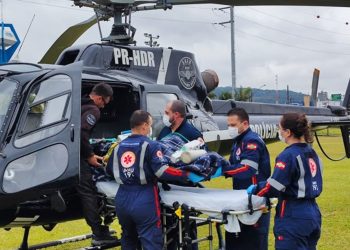 Jovem tem traumatismo após queda de cavalo