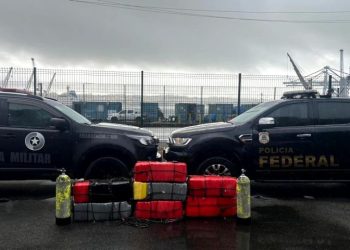 Operação do Bope e PF encontra 277 quilos de cocaína em casco de navio