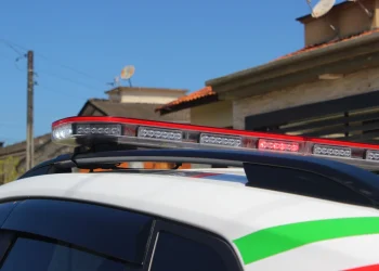 Homem agride ex-esposa com socos e ameaça mãe de morte