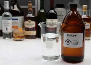 Procon orienta consumidores e fornecedores sobre bebidas adulteradas por metanol