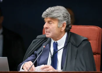 Fux vota para anular julgamento de Bolsonaro no STF