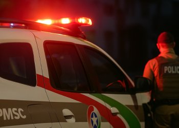 Braço do Norte: adolescente e homem são flagrados com maconha