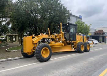 Braço do Norte investe em infraestrutura com aquisição de nova motoniveladora