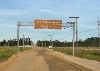 Pavimentação na Praia do Sol avança com realocação da rede elétrica