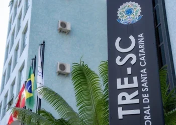 TRE-SC estima crescimento do eleitorado e revisa locais de votação
