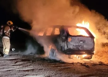 Orleans: Veículo é destruído por incêndio no Distrito de Pindotiba