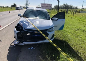 Idoso morre após colisão entre carro e motocicleta em Jaguaruna