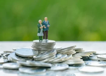 Idade mínima para aposentadoria sobe em 2026; entenda o que vai mudar e como se preparar